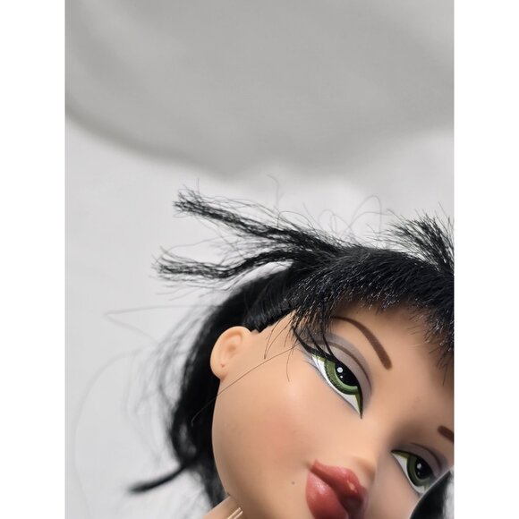 Bratz Behind the Scene Fashion Doll Amelie Haute Couture- BROKEN FINGERS READ - Picture 12 of 16
